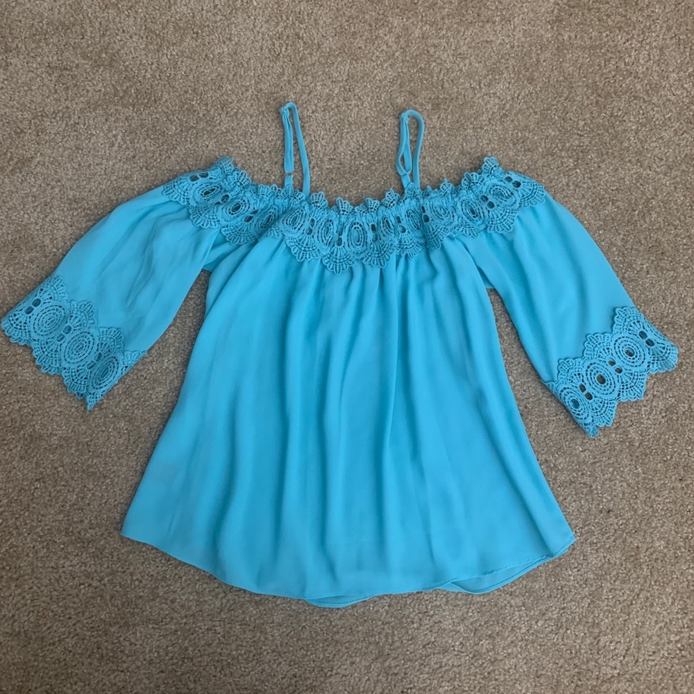 Blue Off The Shoulder Blouse. Women’s size Small.